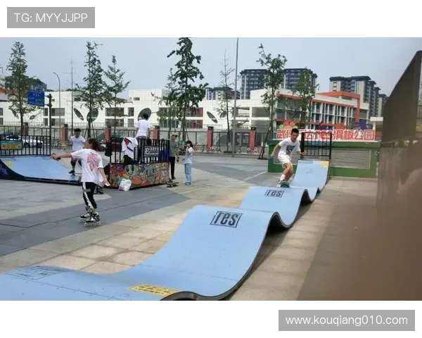 成都滑板队边路渗透革新探索与实践的深度剖析与反思