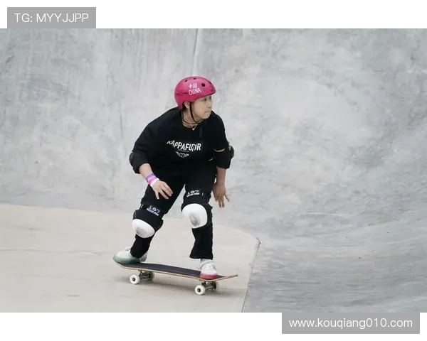 成都滑板队在滑板节奏排行榜中荣登第九名展现出色实力与风采 成都滑板队在滑板节奏排行榜中荣登第九名展现出色实力与风采